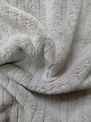 Tissu en fourrure de faux lapin à rainure étroite 100% polyester 150 cm CW ou réglable