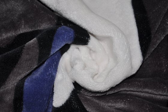 Onde entretenue 100% du polyester 150cm ou tissu réglable 180gsm d'ouatine de flanelle
