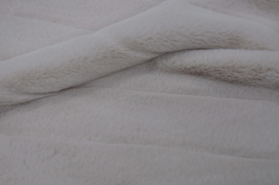Onde entretenue 100% du polyester 150cm de tissu de fourrure de lapin de Faux ou réglable