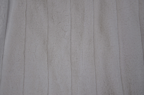 Onde entretenue 100% du polyester 150cm de tissu de fourrure de lapin de Faux ou réglable