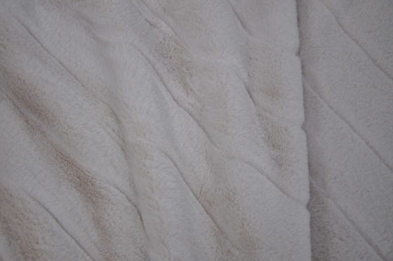 Onde entretenue 100% du polyester 150cm de tissu de fourrure de lapin de Faux ou réglable