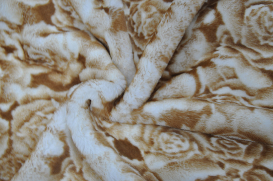 Onde entretenue 100% du polyester 150cm de tissu de fourrure de lapin de Faux ou réglable