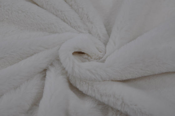 Onde entretenue 100% du polyester 150cm de tissu de fourrure de lapin de Faux ou réglable