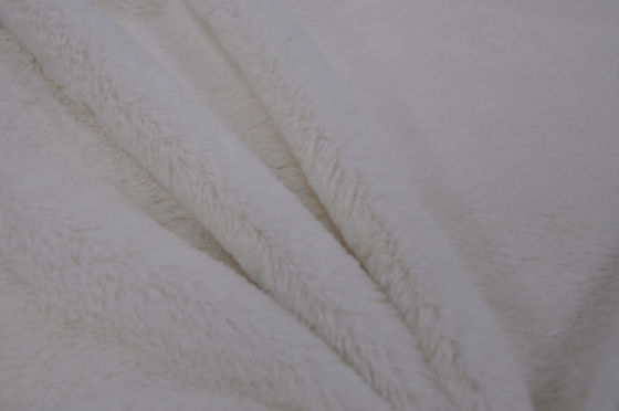 Onde entretenue 100% du polyester 150cm de tissu de fourrure de lapin de Faux ou réglable