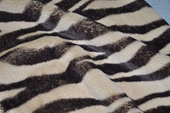 Onde entretenue 100% du polyester 150cm de fourrure de lapin d'imitation ou réglable imprimée