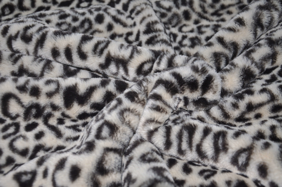 Tissu 100% luxueux de polyester d'impression de léopard pour la mode unique