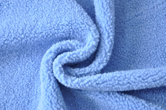 Le polyester 100% bleu de sherpa de faux ou avec l'onde entretenue de la laine 150cm ou la chaîne réglable a tricoté le tissu réutilisé