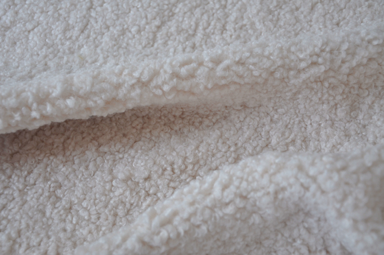 Le Faux sherpaRecycled le tissu tricoté par chaîne de 150cm pour des vêtements et des jouets