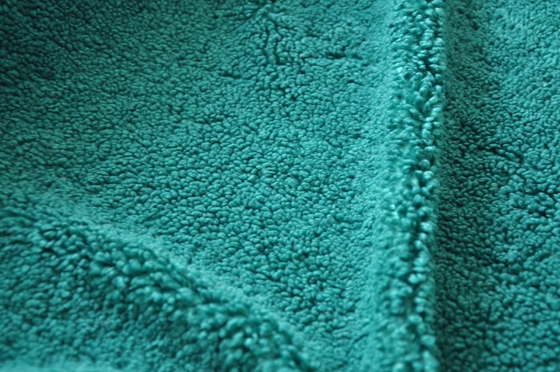 La chaîne verte de la laine 100P a tricoté le tissu avec la bonne stabilité longitudinale
