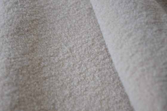 La chaîne 100% de la meilleure qualité de polyester a tricoté le tissu pour des vêtements