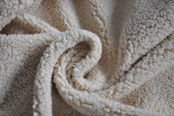 Tissu confortable de velours de coton : qui respecte les peaux et doux, chaud et consolidation