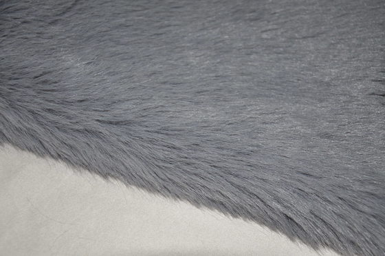 le Fox d'argent acrylique de Faux de tissu aux cheveux longs solide gris de fourrure, ajoutent la douceur et roman à votre garde-robe