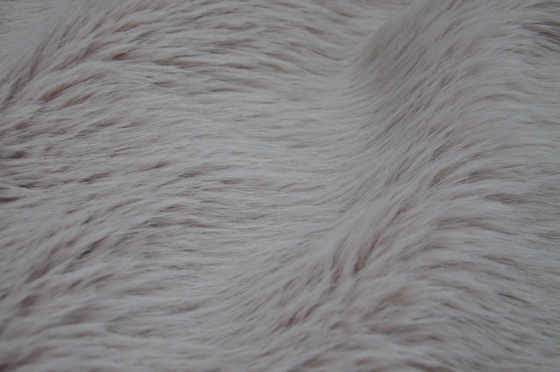 Le long tissu rose de fourrure de cheveux, créent une atmosphère rêveuse et luxueuse dans votre maison