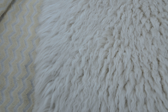 Tissu mongol de fourrure élever votre déclaration de mode avec un petit peu d'opulence