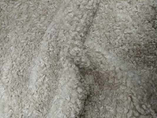 Faux Sherpa Tissu tricoté de 150 cm recyclé pour vêtements et jouets