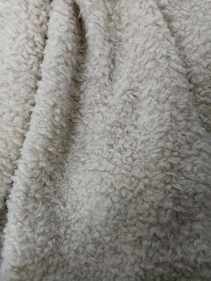 En tricot, en peluche douce, 380 grammes, 100% P