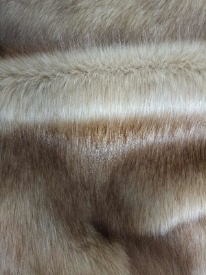 La teinture des cheveux longs pointues est le premier choix pour fabriquer des colliers en fourrure