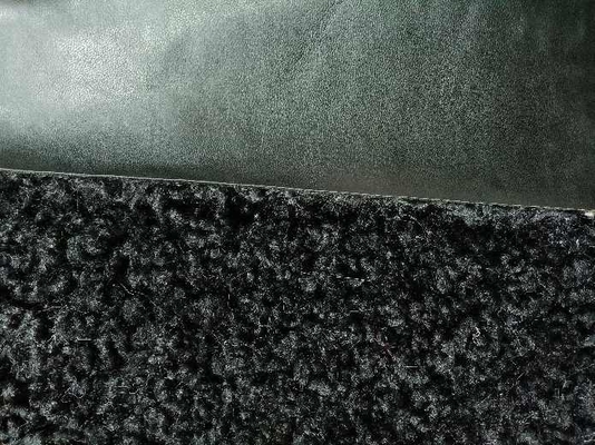 Le cuir composite en laine d'agneau noire et bouclée